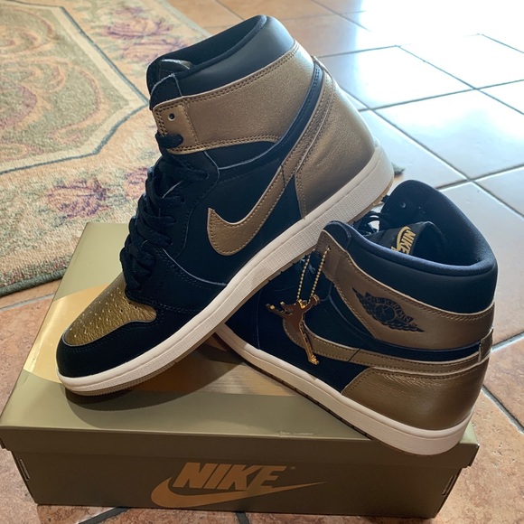 Jordan 1 Retro High OG "Black And Gold" Men's shoe - Picture 2 of 14